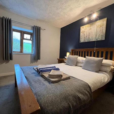Penuwch Boathouse- Lakeside Rural Cottage Ideal For Families With Indoor Heated Pool Carmarthen Exterior foto